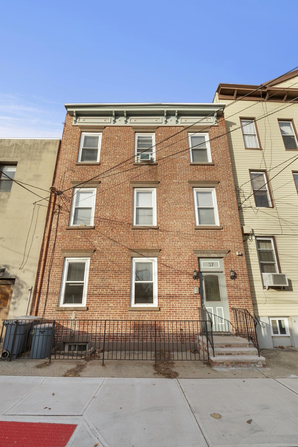 37 WEST 19TH ST Unit: 3