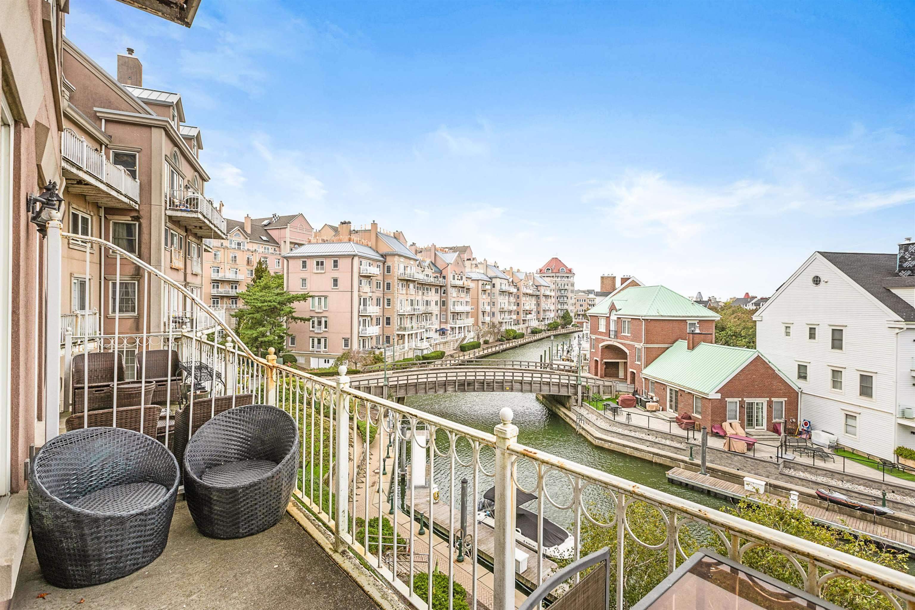 110 SHEARWATER CT EAST Unit: 33