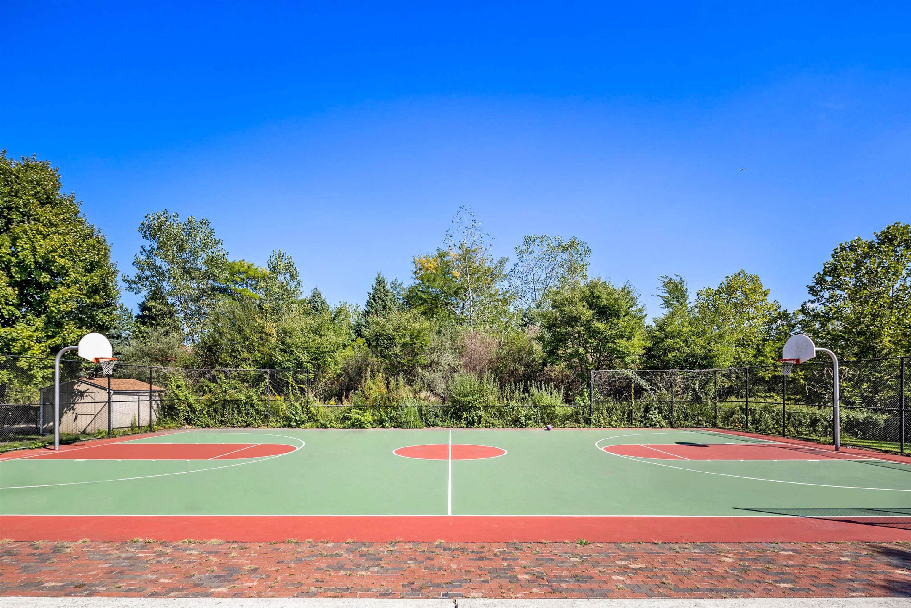 110 SHEARWATER CT EAST Unit: 33