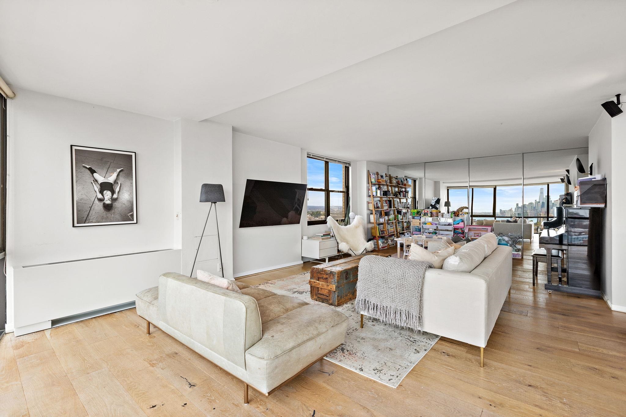 380 MOUNTAIN RD Unit: 1813