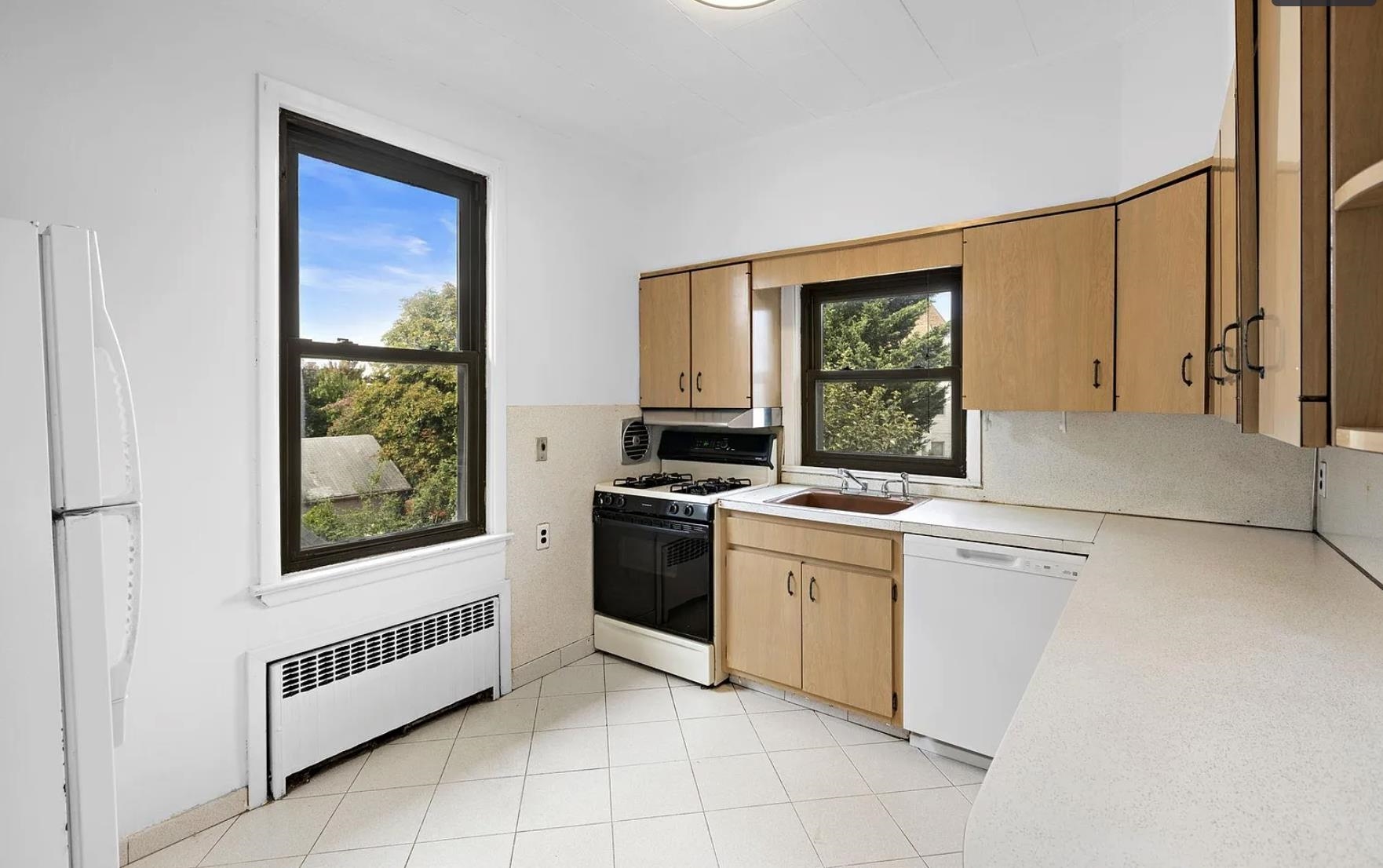 56 CLIFTON TERRACE Unit: 2