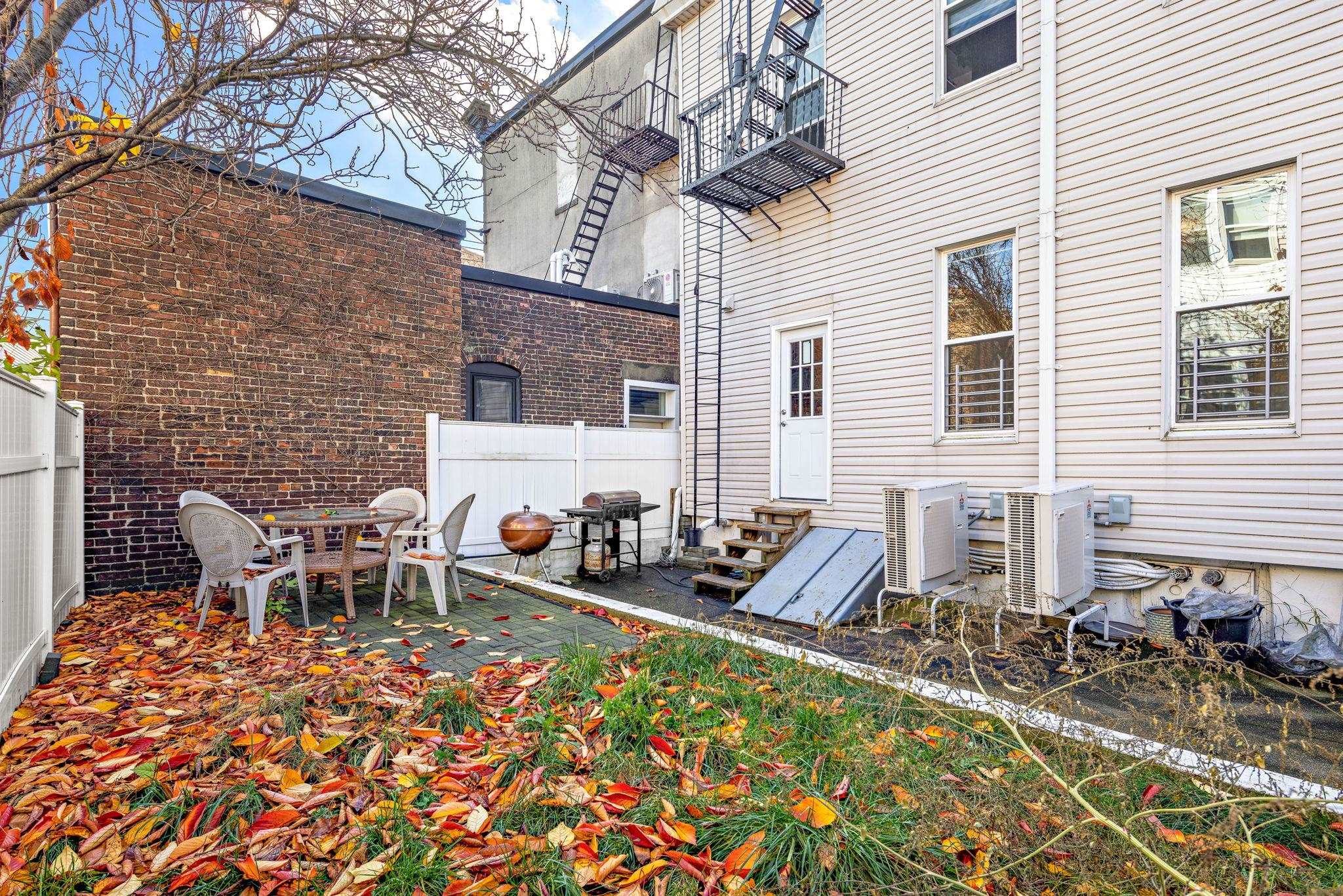 104 OAK ST Unit: 1
