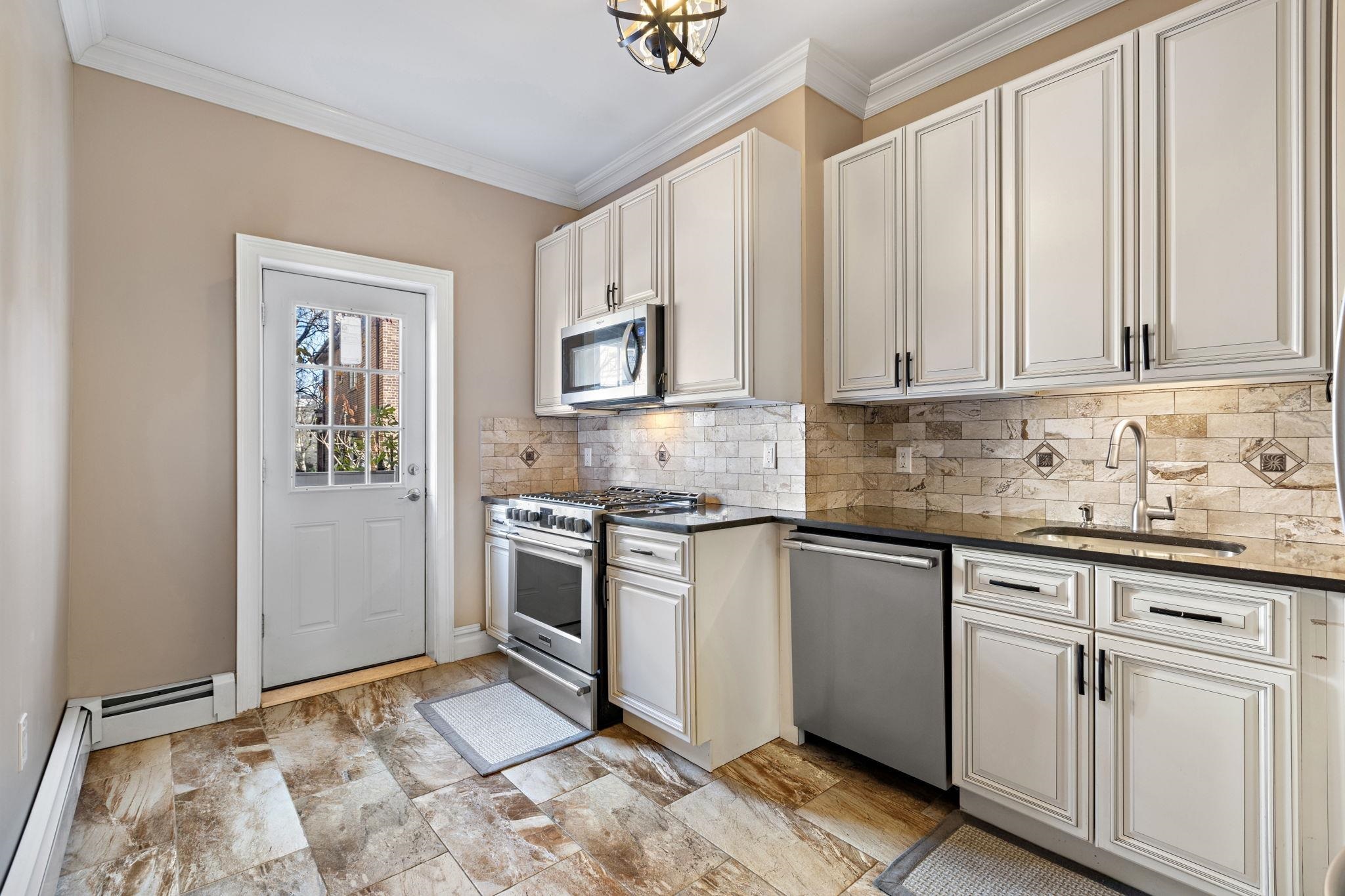 104 OAK ST Unit: 1