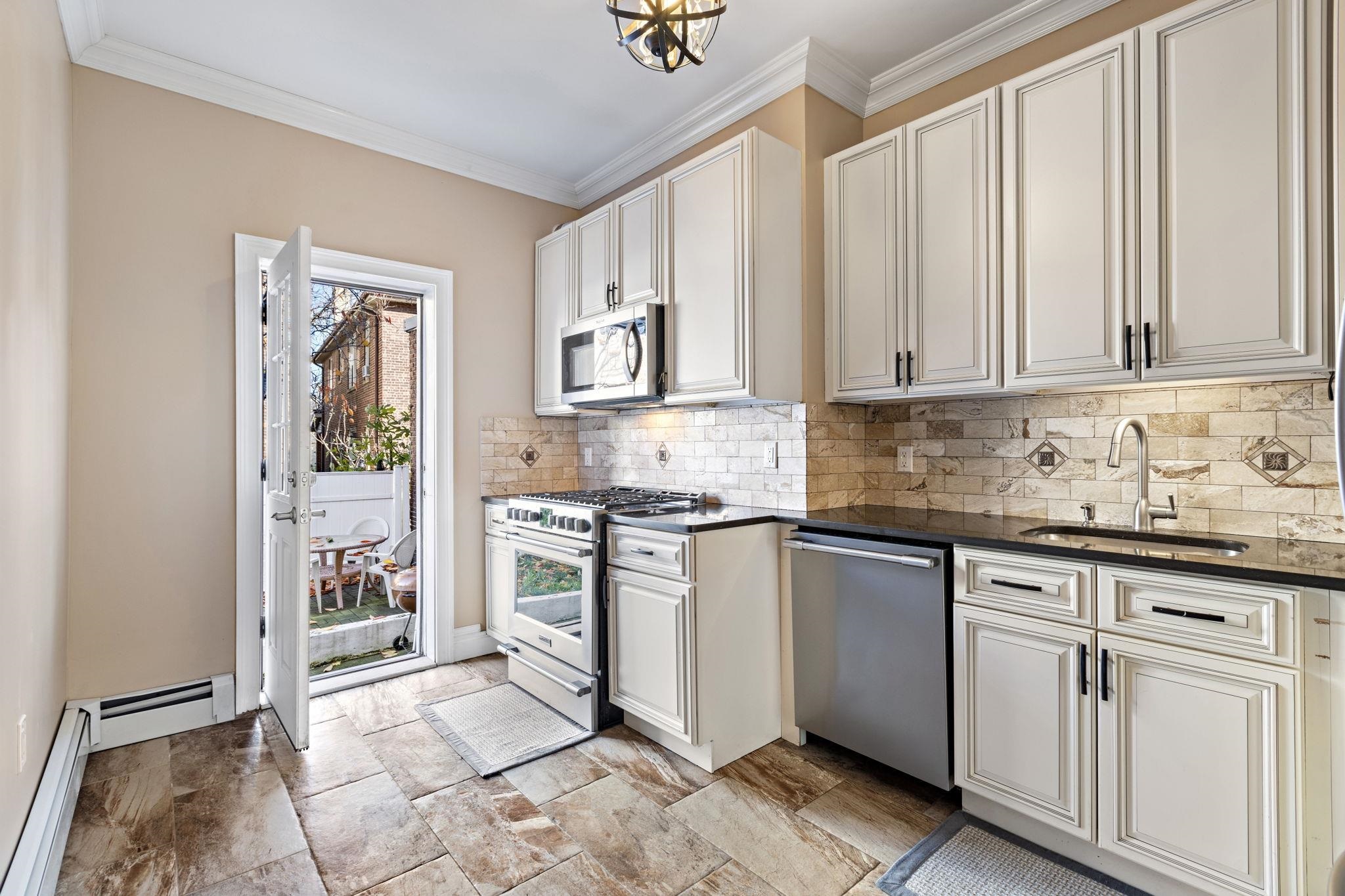 104 OAK ST Unit: 1