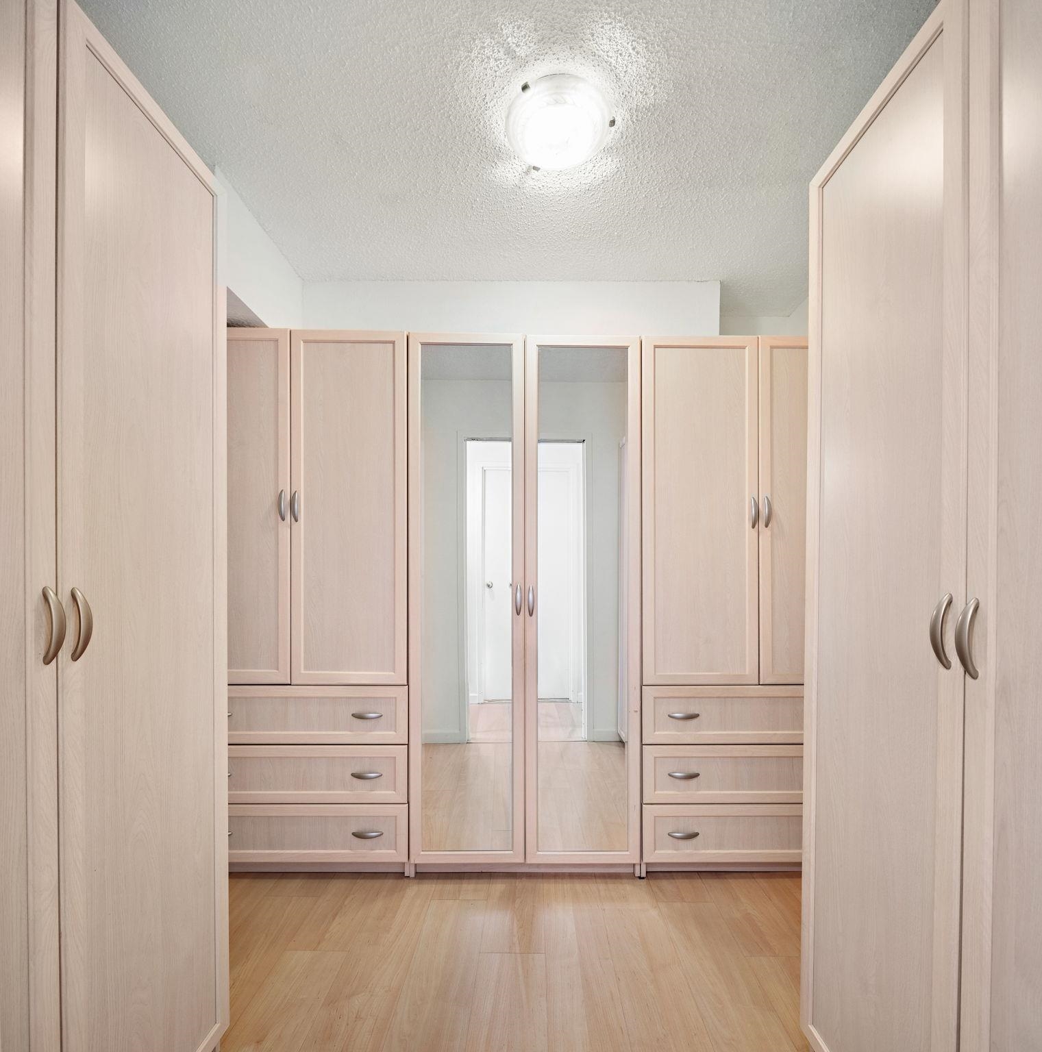 1307 HARMON COVE TOWER Unit: 1307