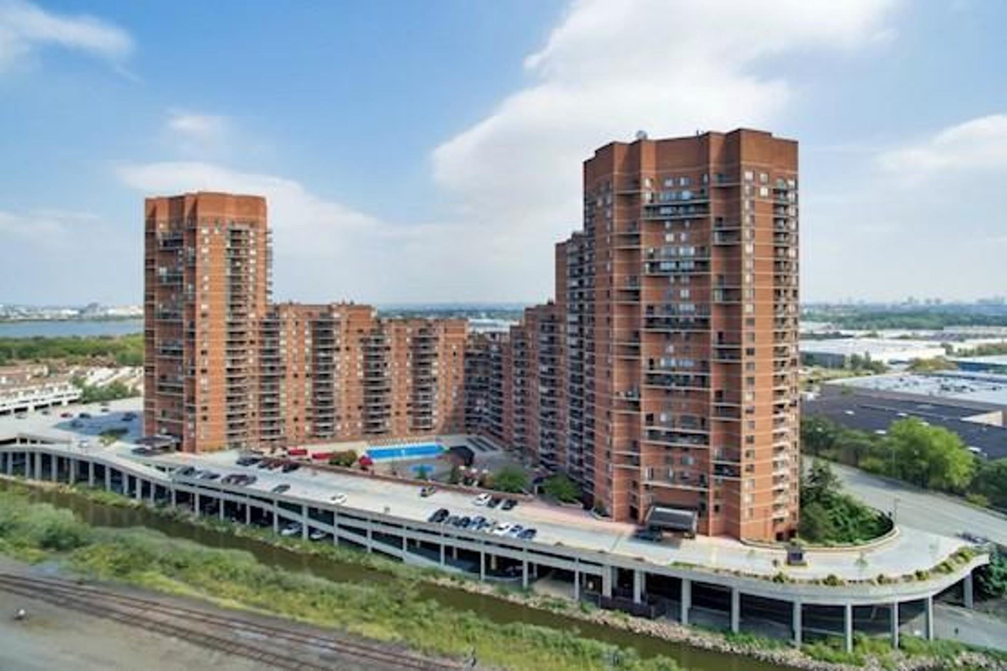 1307 HARMON COVE TOWER Unit: 1307