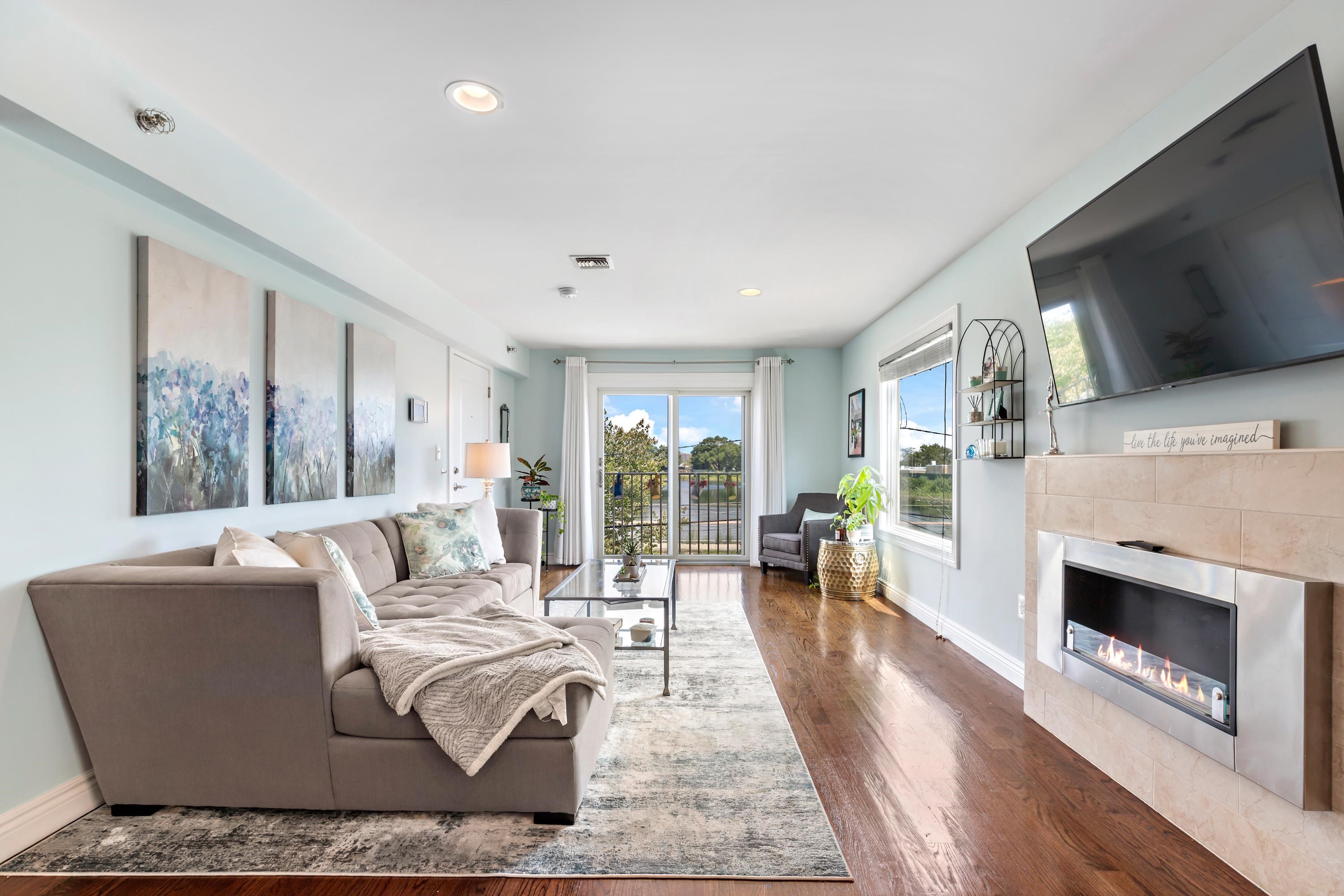 137 20TH ST Unit: B