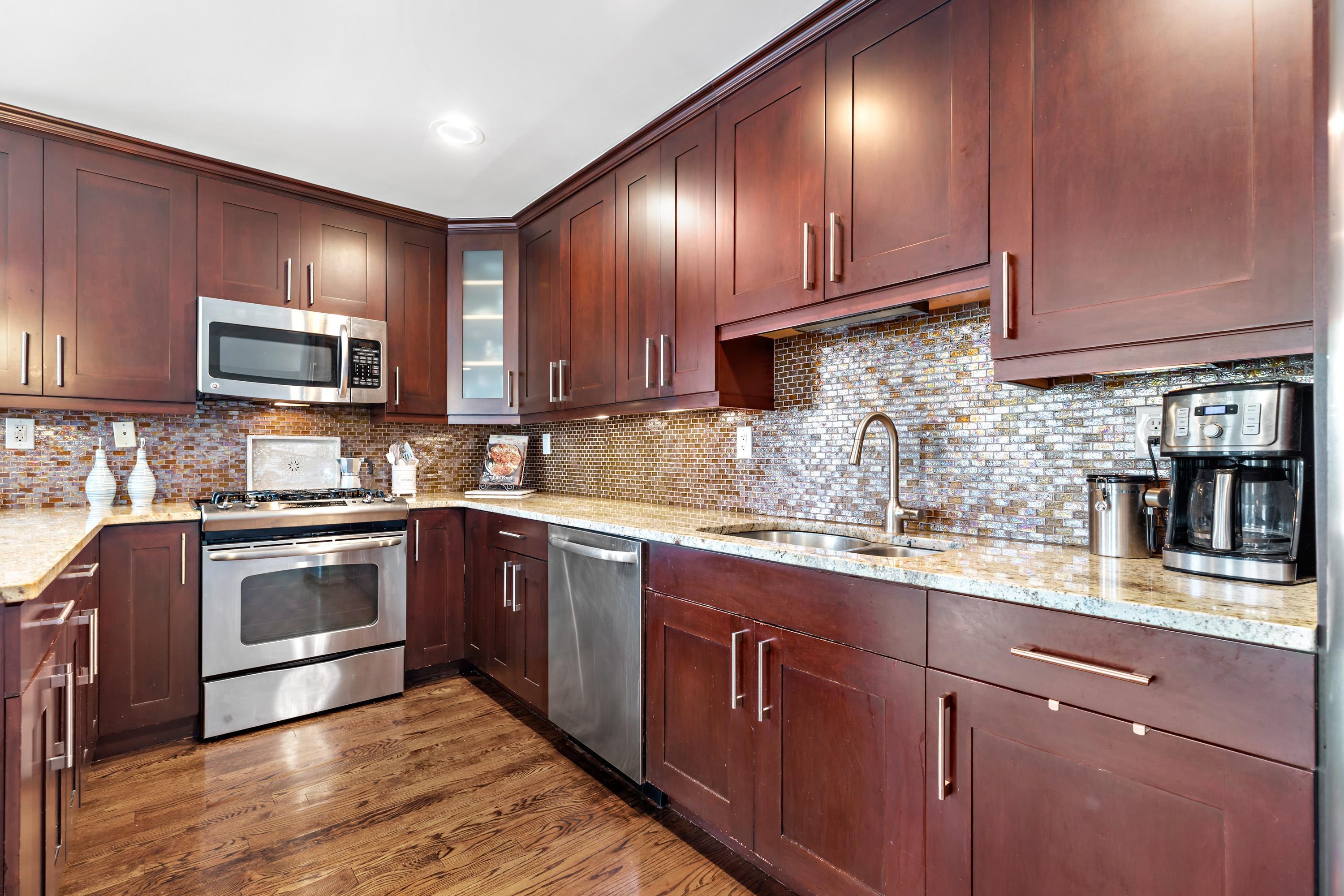 137 20TH ST Unit: B