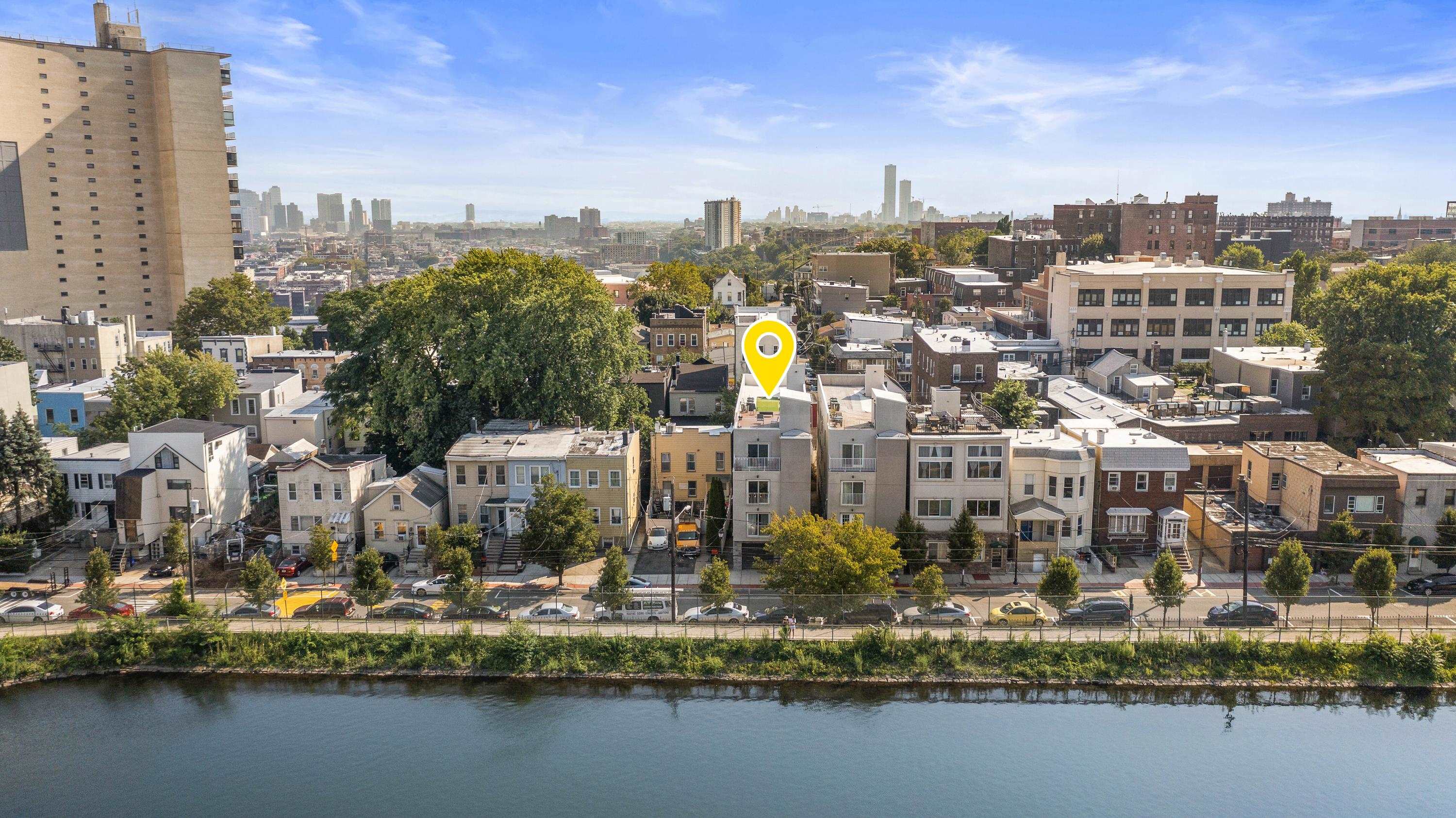 137 20TH ST Unit: B