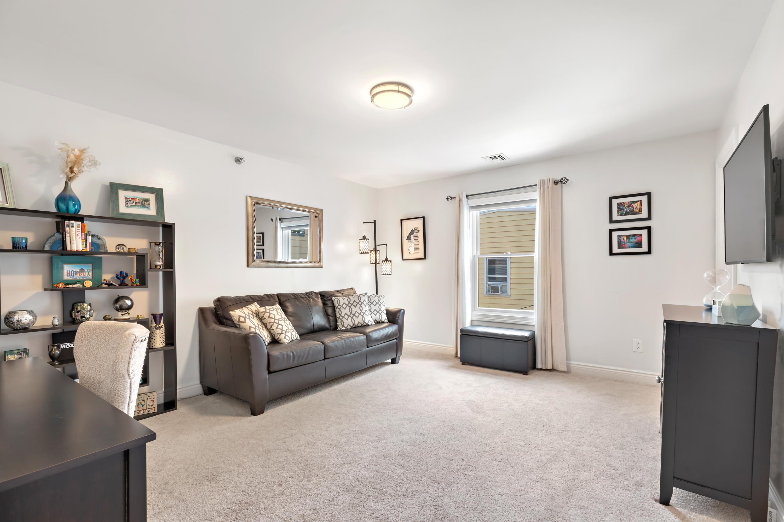 137 20TH ST Unit: B