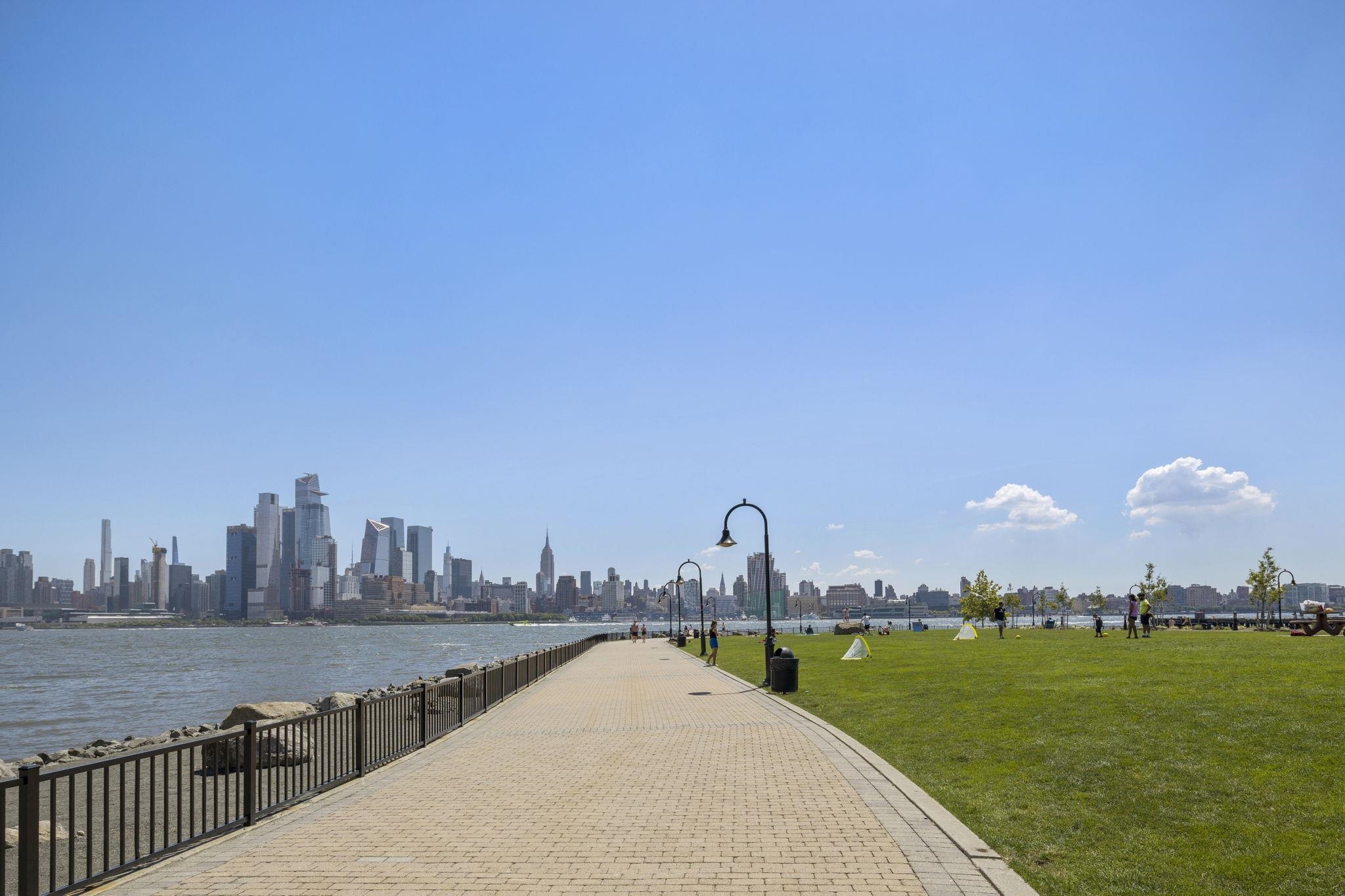 1125 MAXWELL LANE Unit: 222
