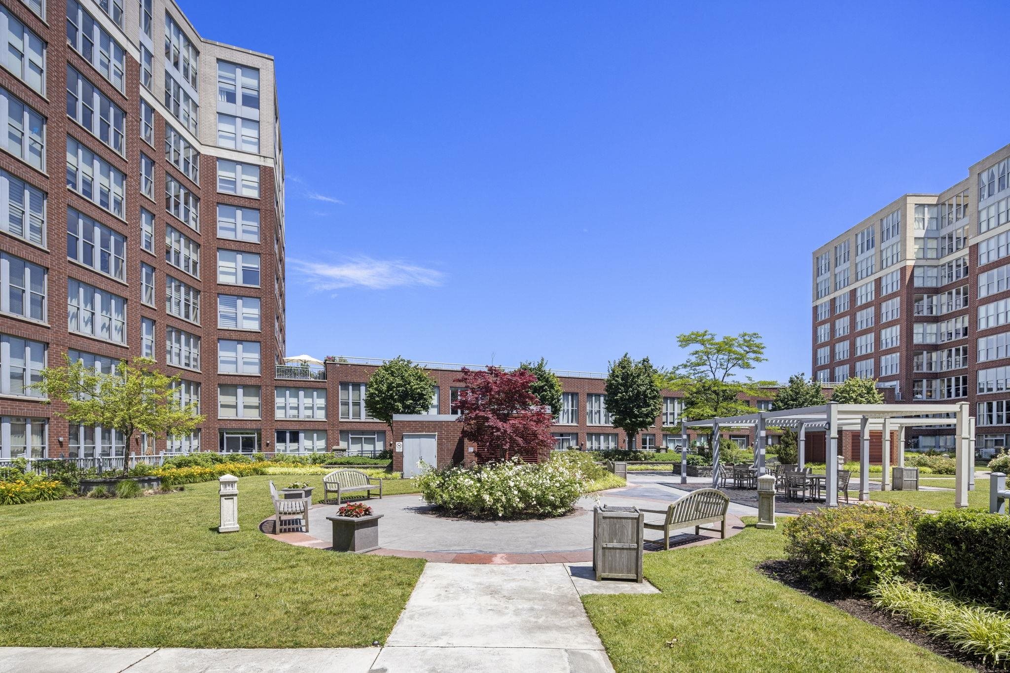 1125 MAXWELL LANE Unit: 222