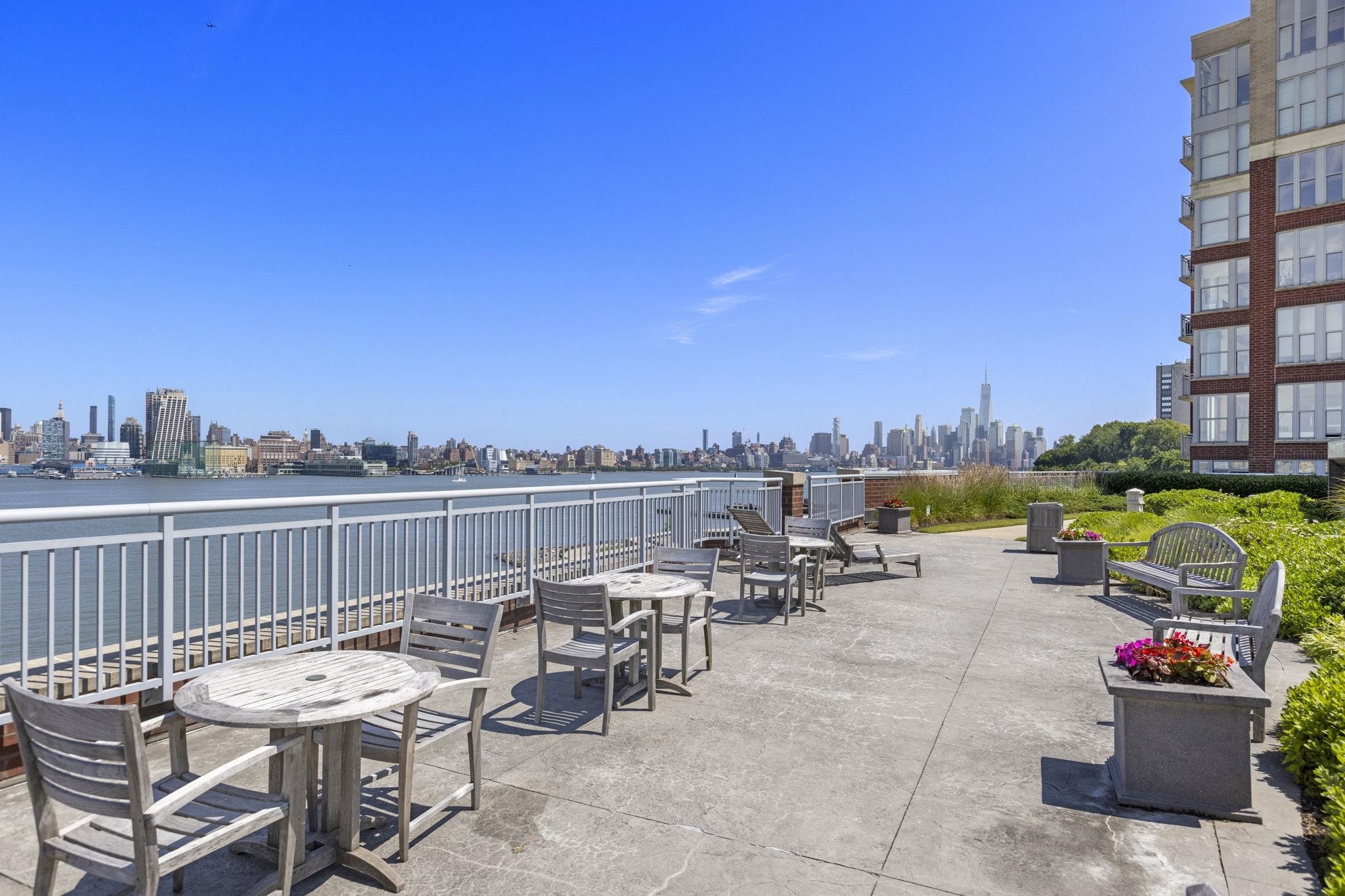 1125 MAXWELL LANE Unit: 222