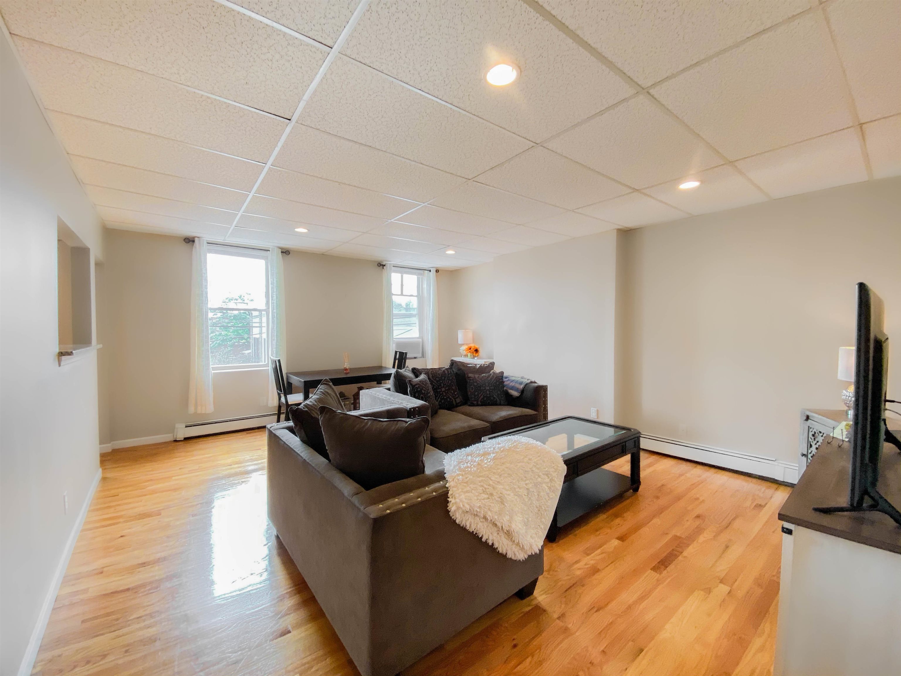 37 WEST 19TH ST Unit: 2