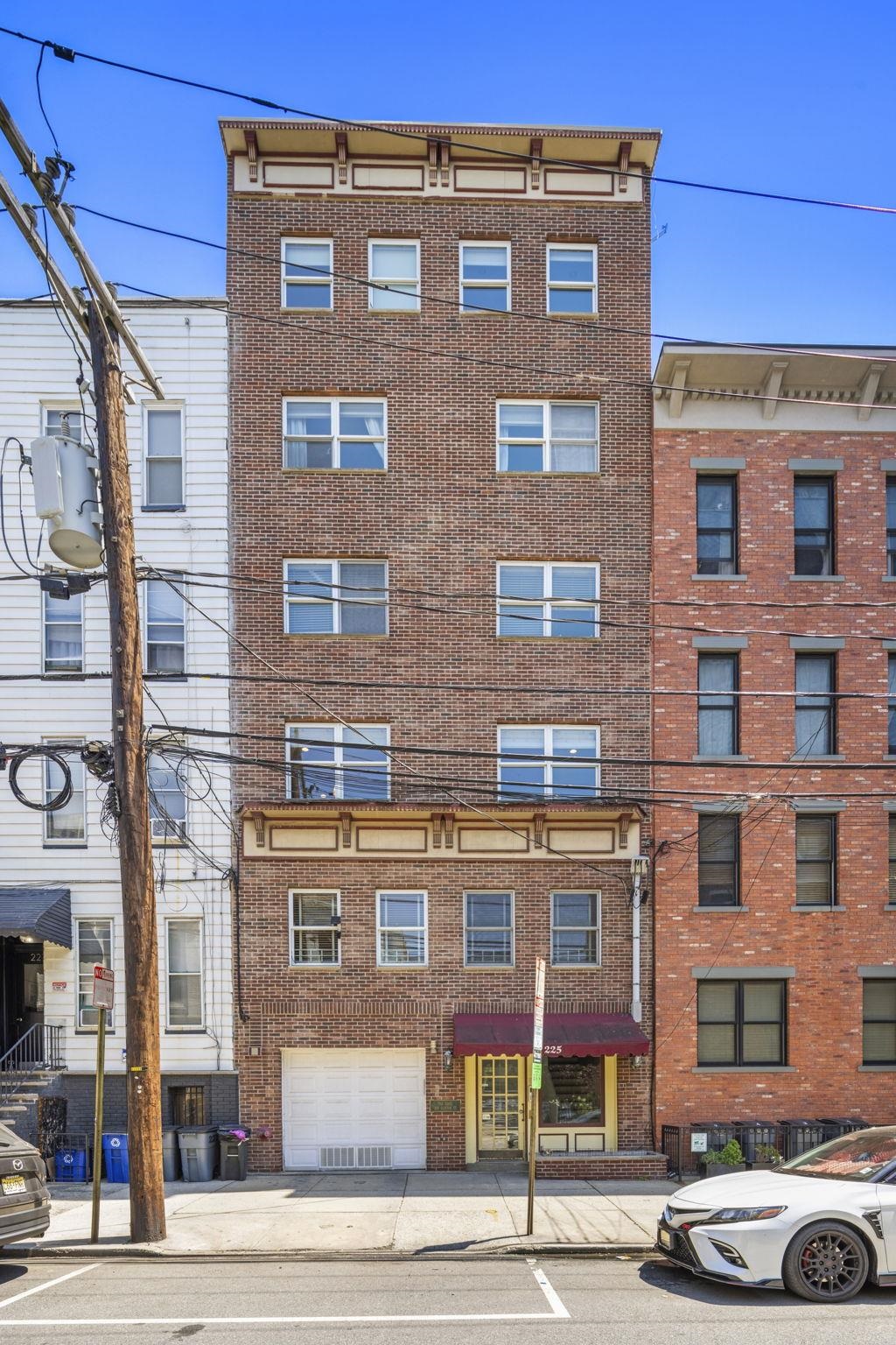 225 CLINTON ST Unit: 2
