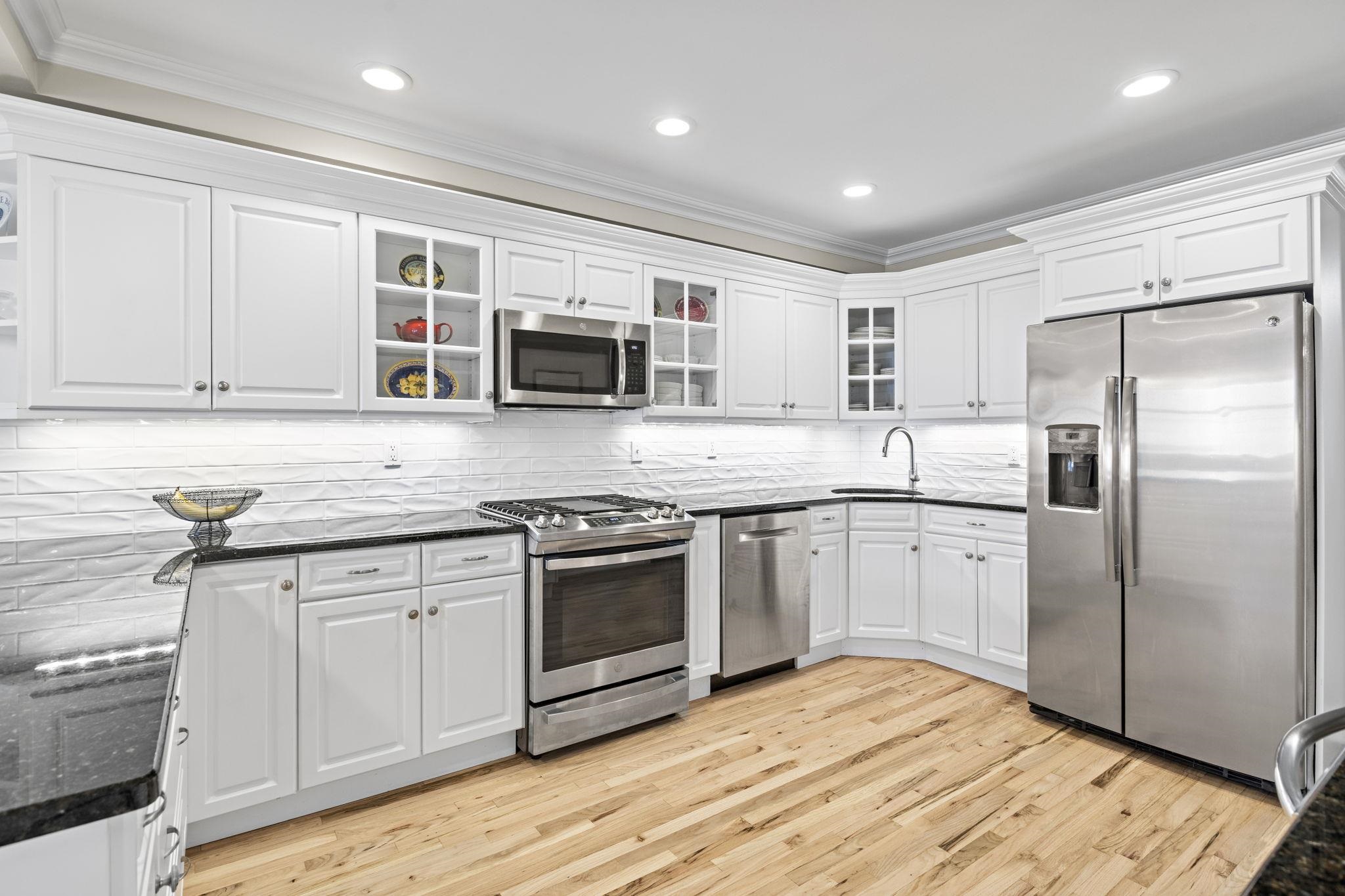 225 CLINTON ST Unit: 2