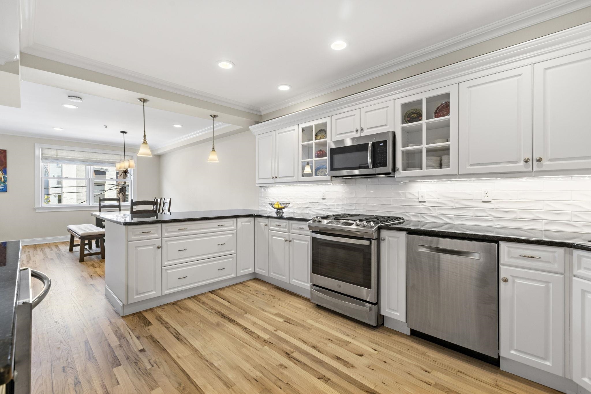 225 CLINTON ST Unit: 2