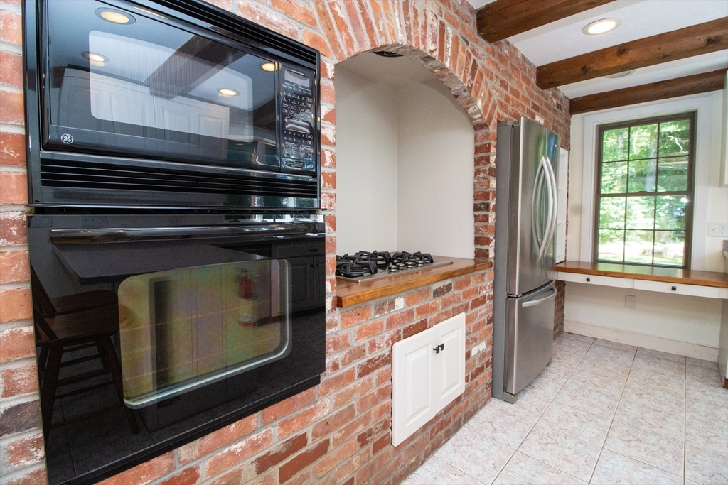 32 Mattapoisett Neck Rd