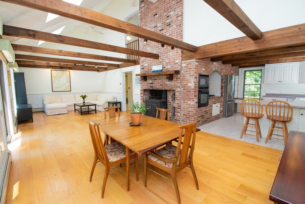 32 Mattapoisett Neck Rd