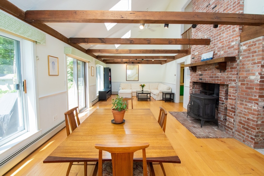32 Mattapoisett Neck Rd