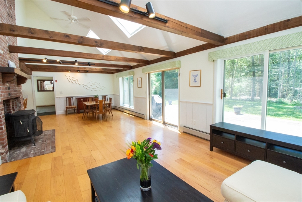 32 Mattapoisett Neck Rd