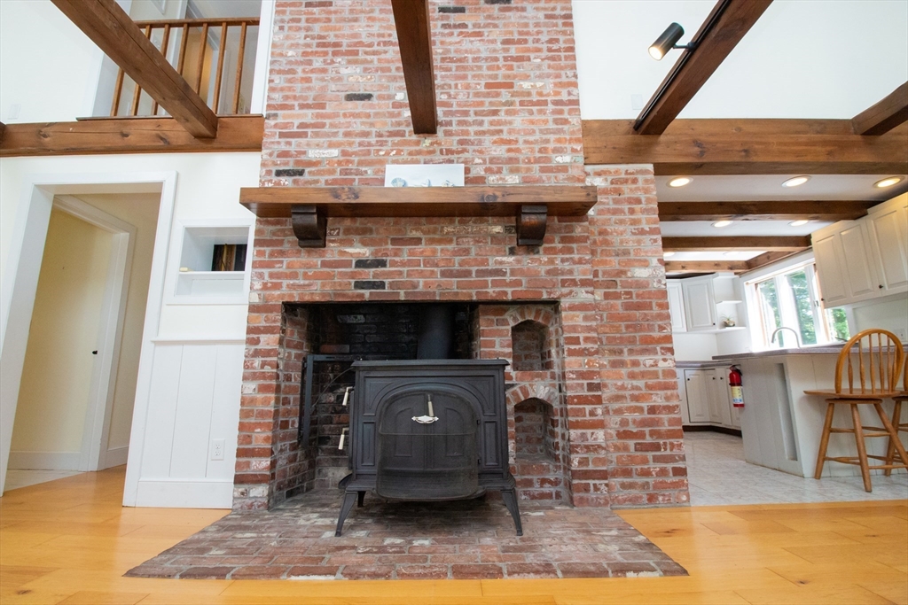 32 Mattapoisett Neck Rd