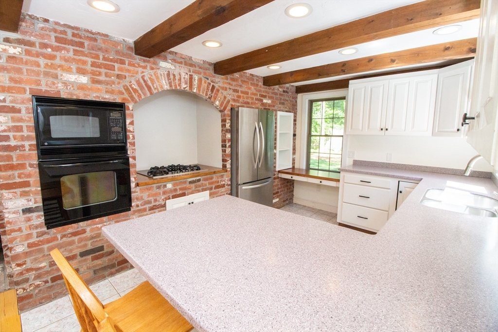 32 Mattapoisett Neck Rd