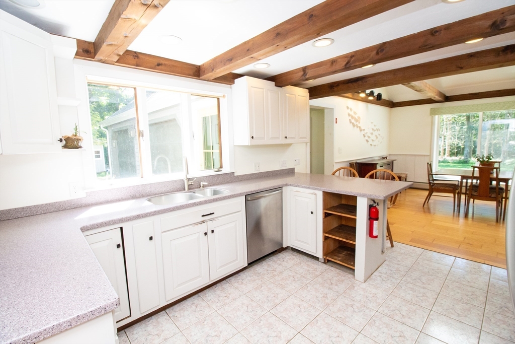 32 Mattapoisett Neck Rd