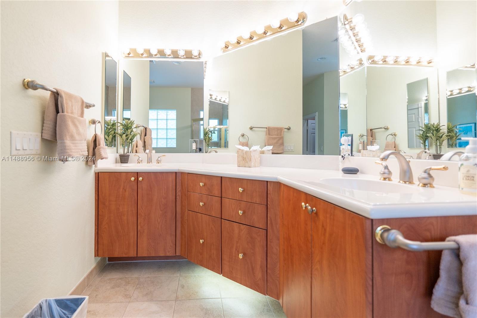 3678 Spanish Oak Pt