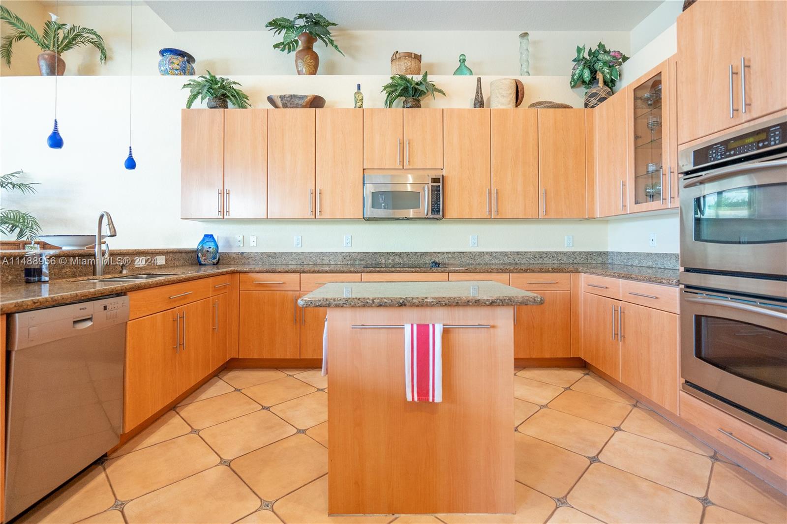 3678 Spanish Oak Pt