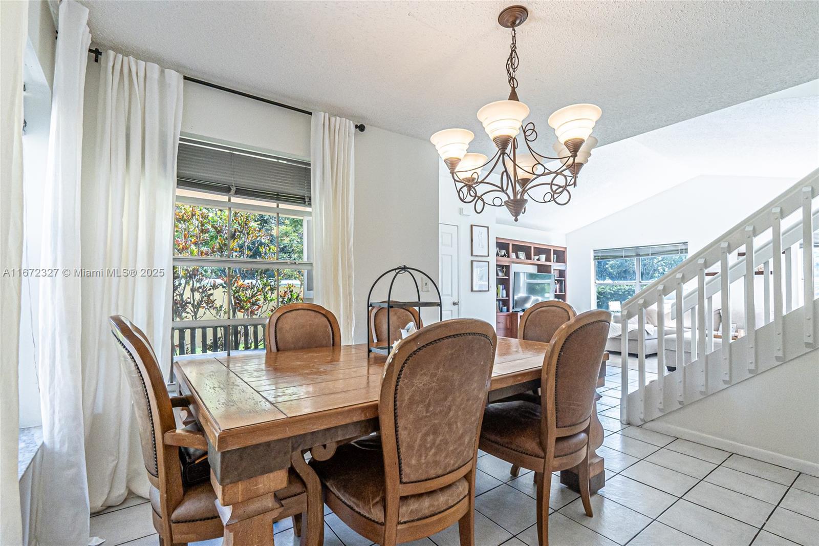 2913 Myrtle Oak Cir