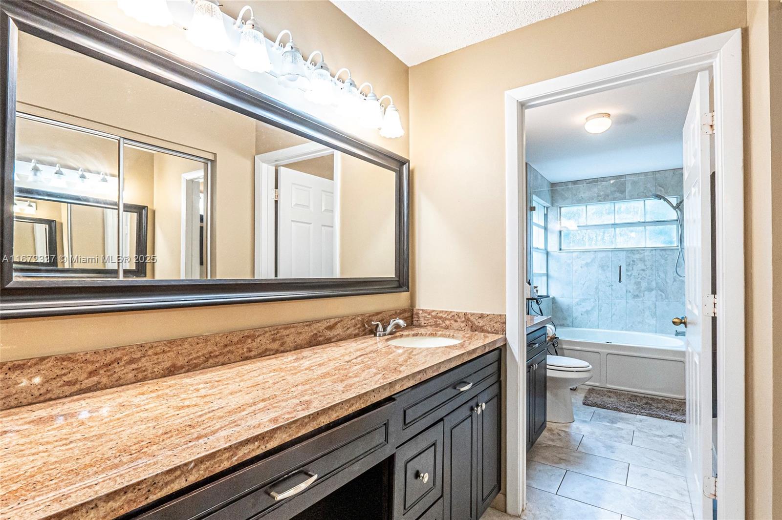 2913 Myrtle Oak Cir
