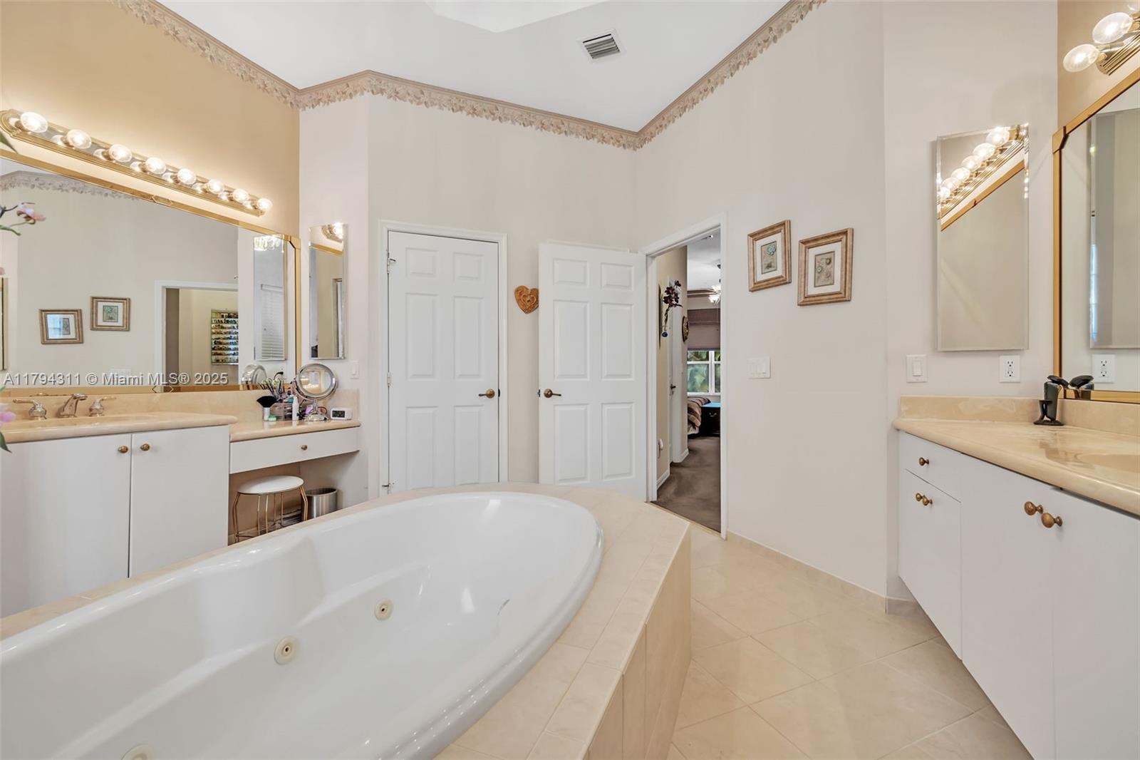 4123 W Lake Estates Dr