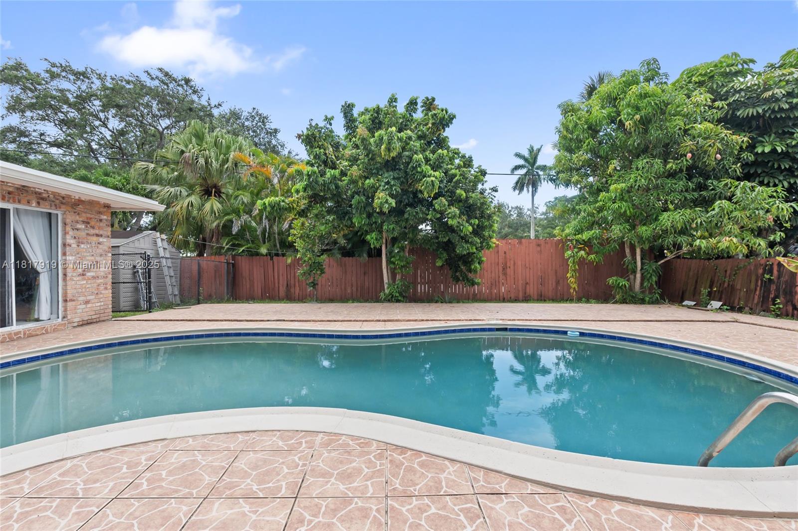736 Ixora Ln