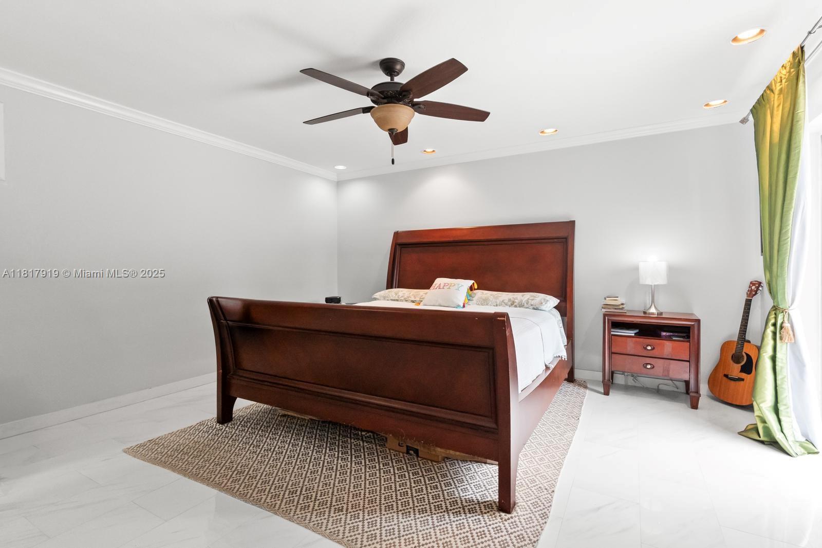 736 Ixora Ln