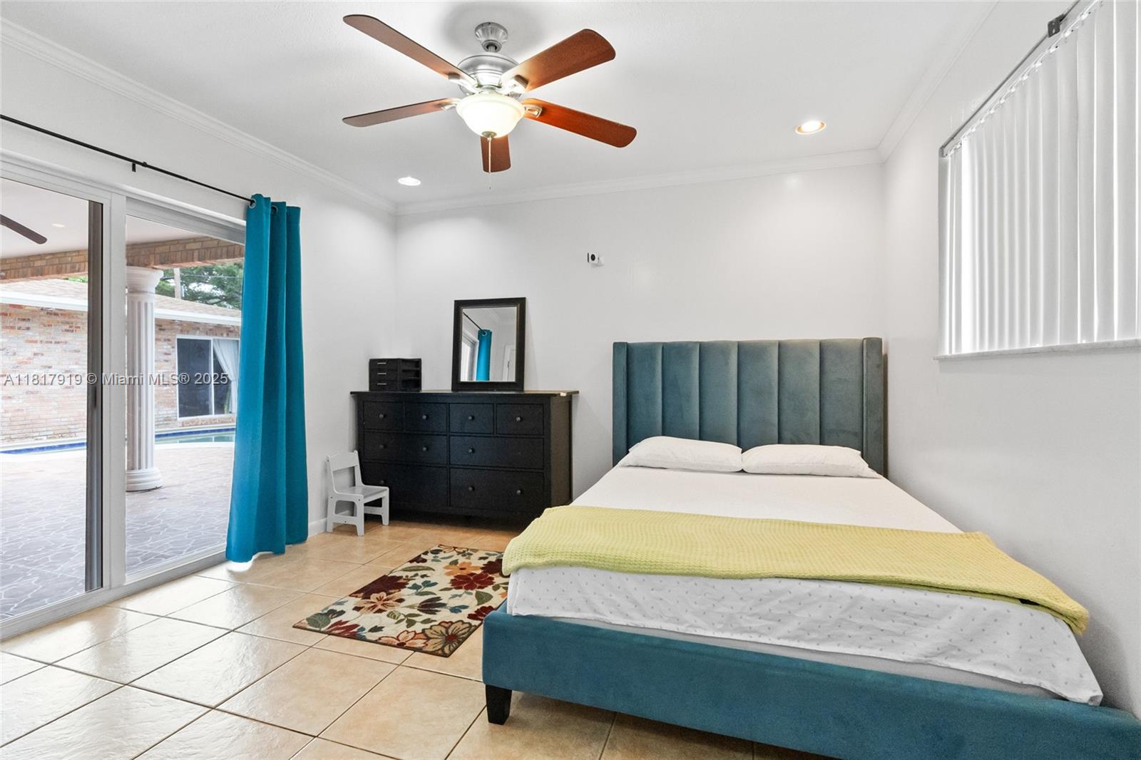 736 Ixora Ln