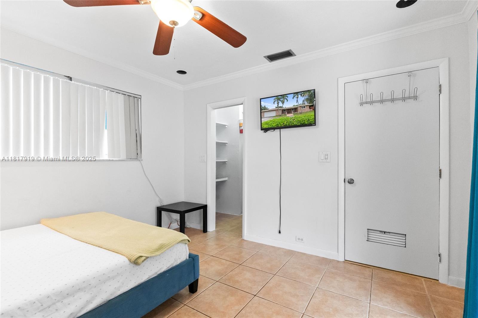 736 Ixora Ln