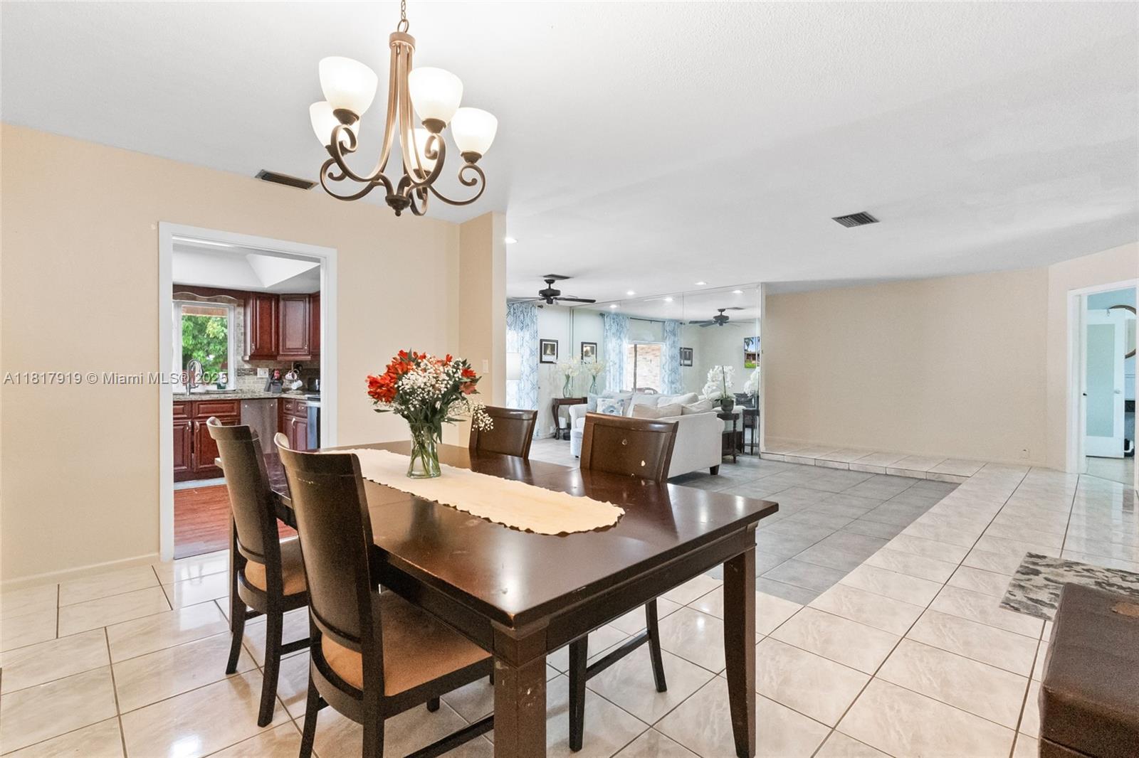 736 Ixora Ln