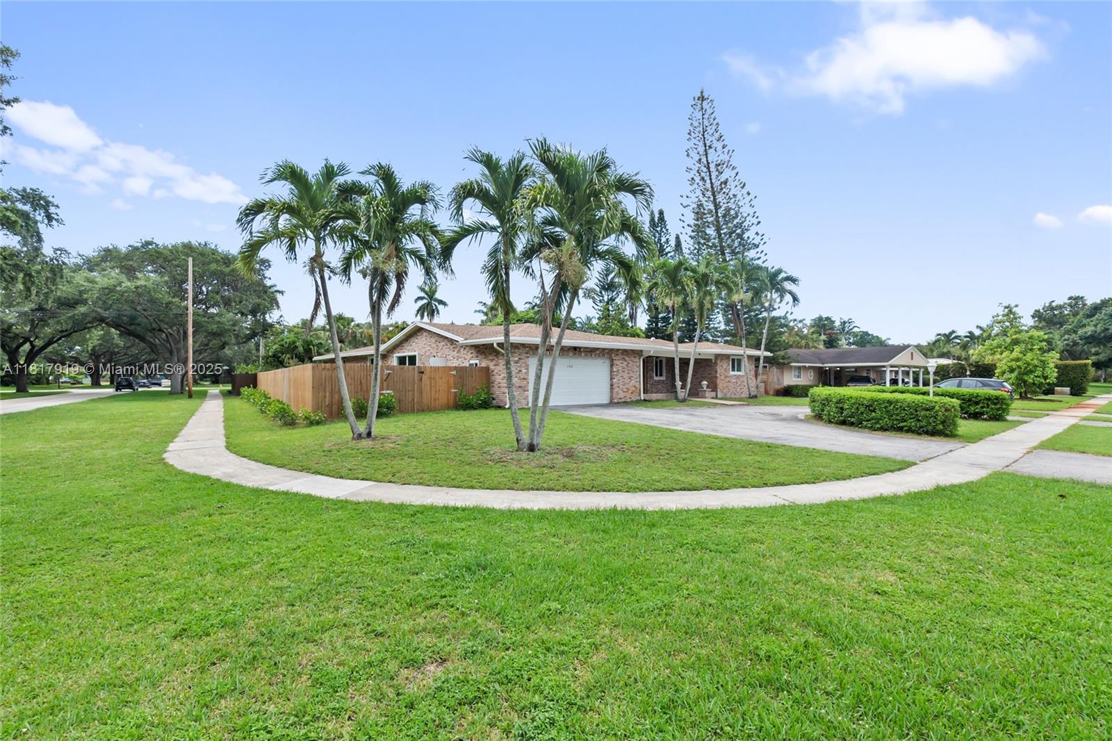 736 Ixora Ln