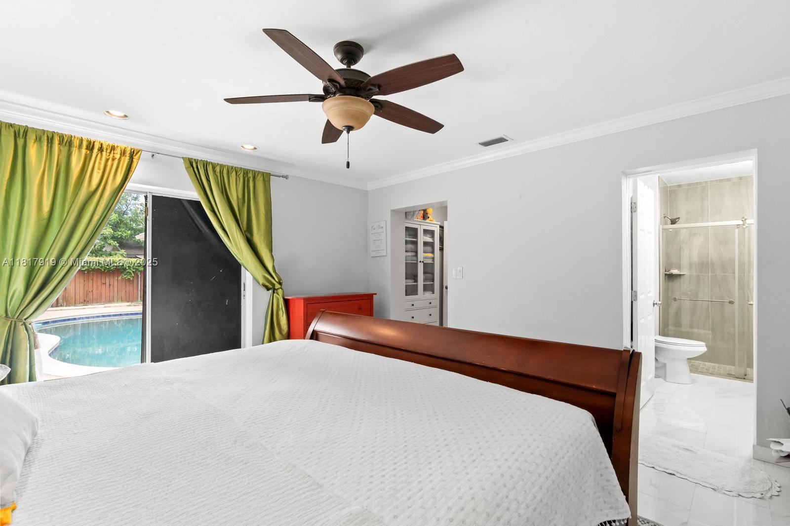 736 Ixora Ln