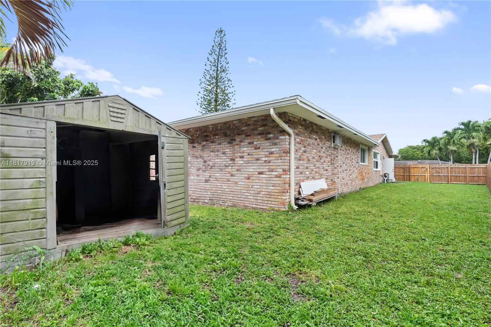 736 Ixora Ln