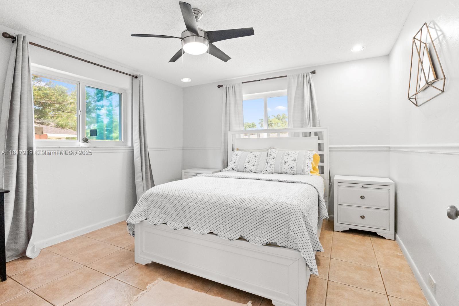 736 Ixora Ln