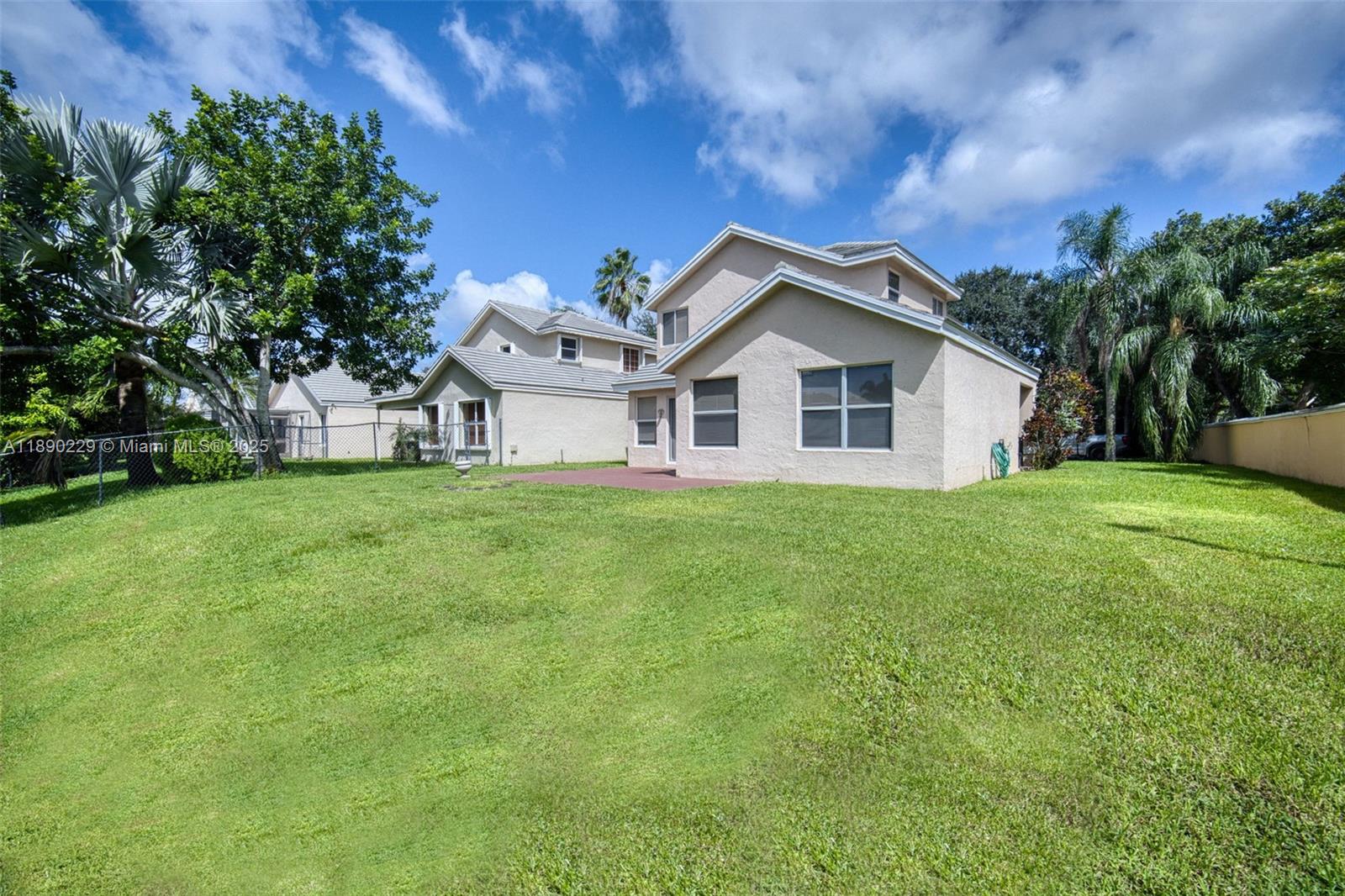 2913 Myrtle Oak Cir