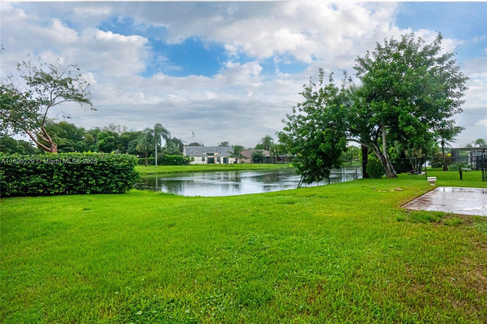 2913 Myrtle Oak Cir