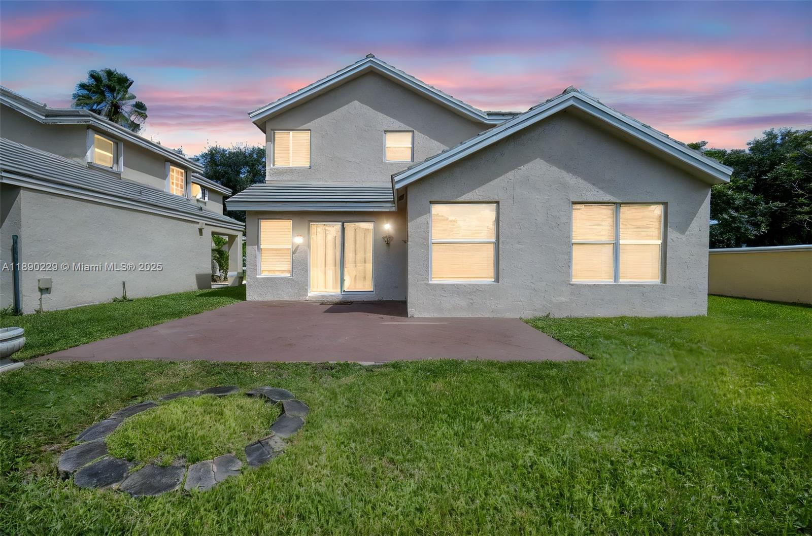 2913 Myrtle Oak Cir