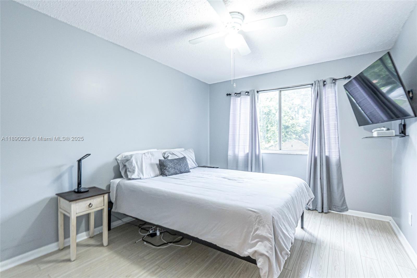 2913 Myrtle Oak Cir