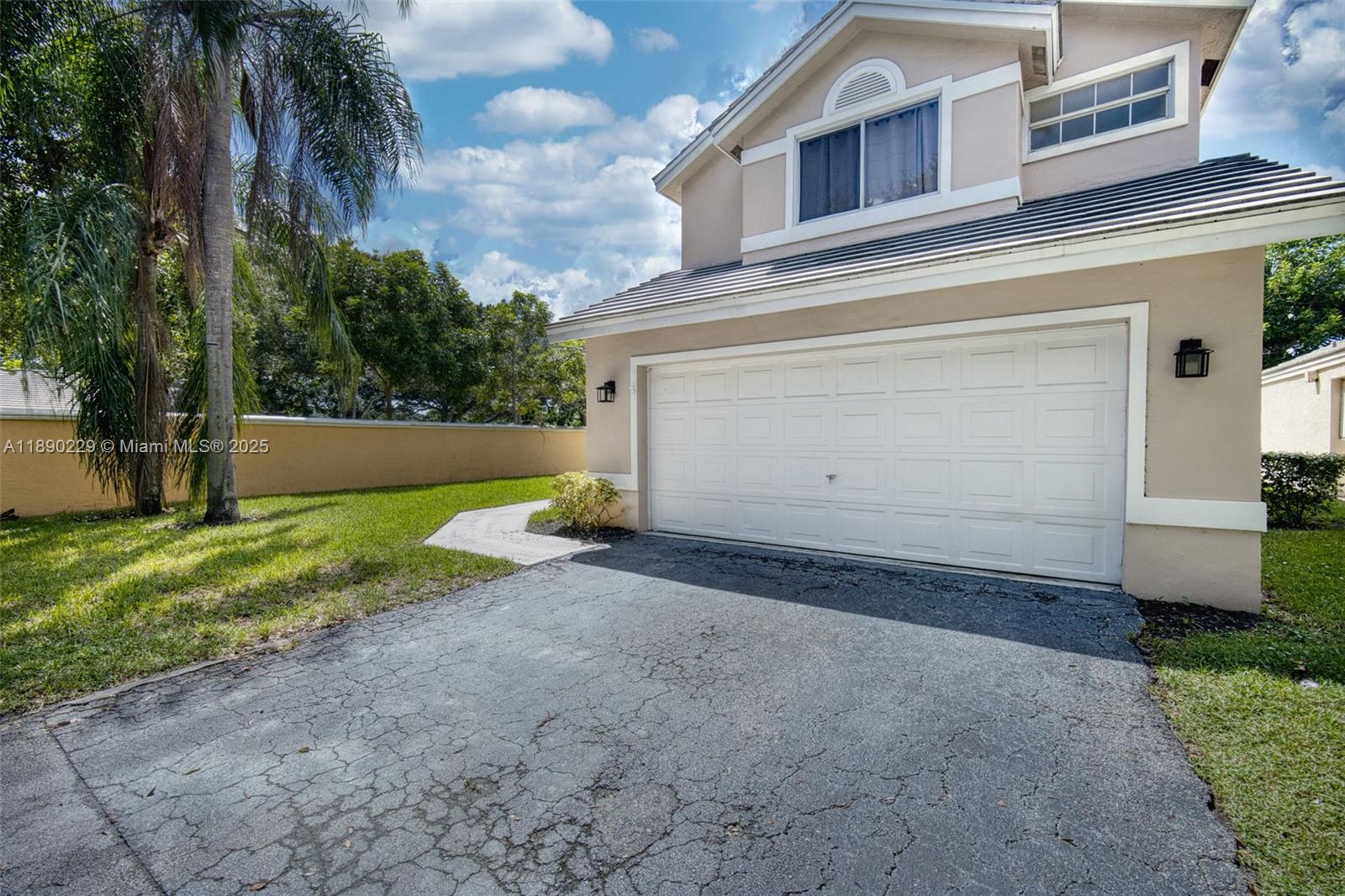 2913 Myrtle Oak Cir