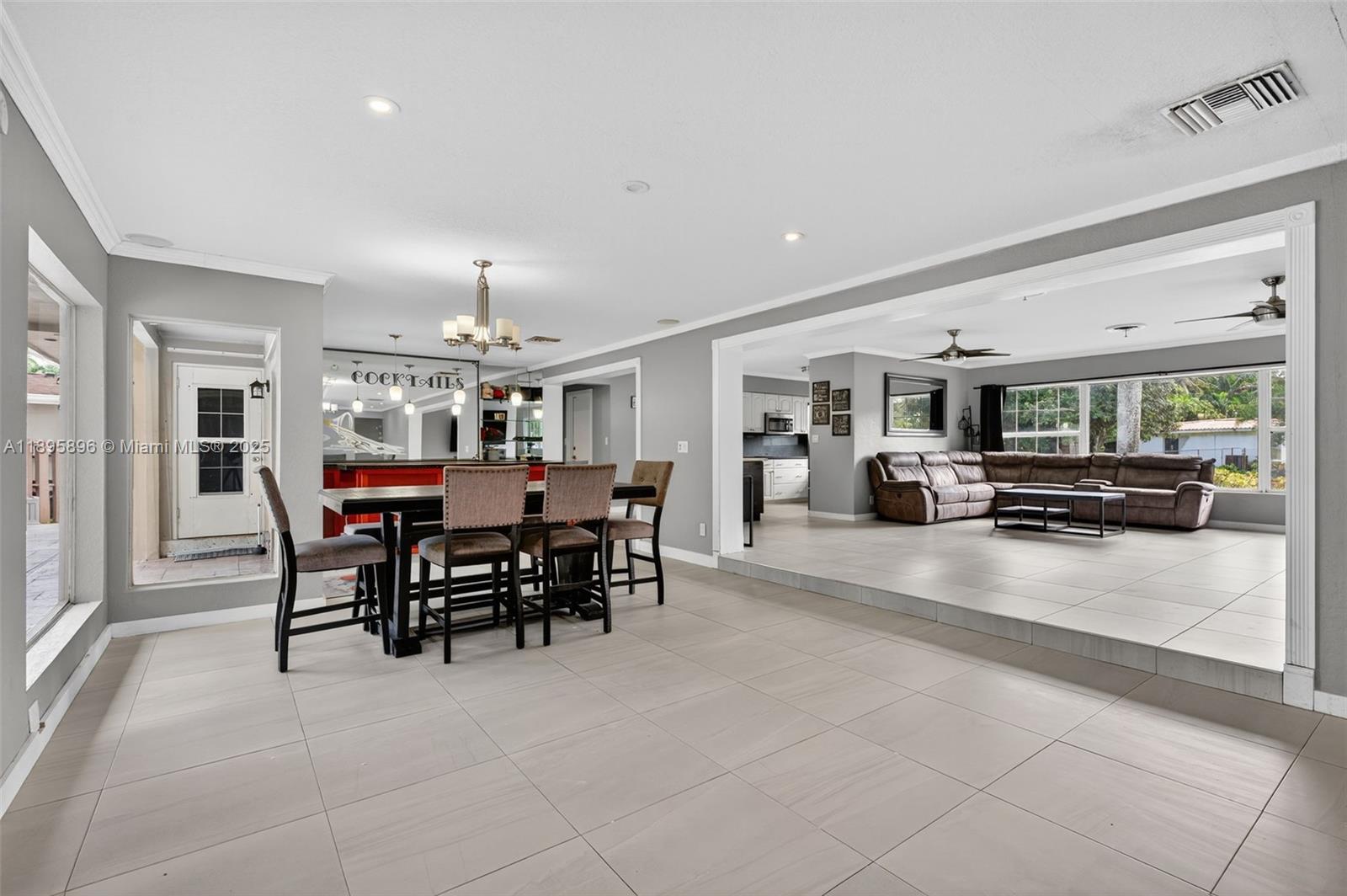801 Holly Ln, Plantation