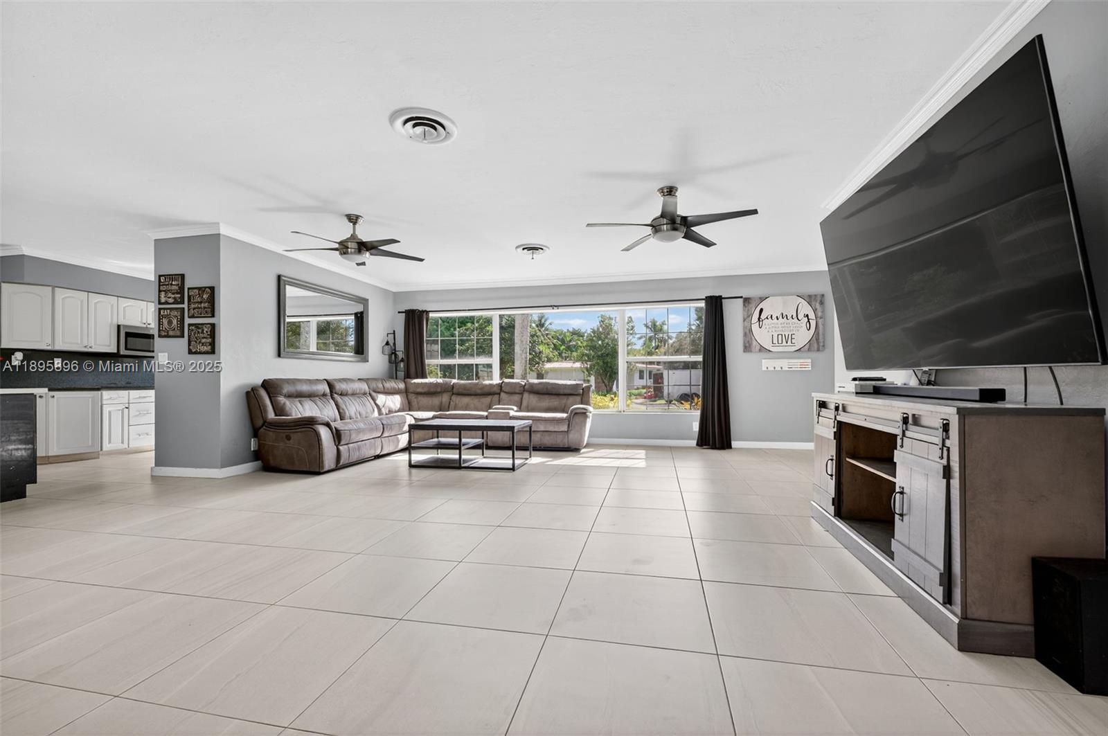 801 Holly Ln, Plantation