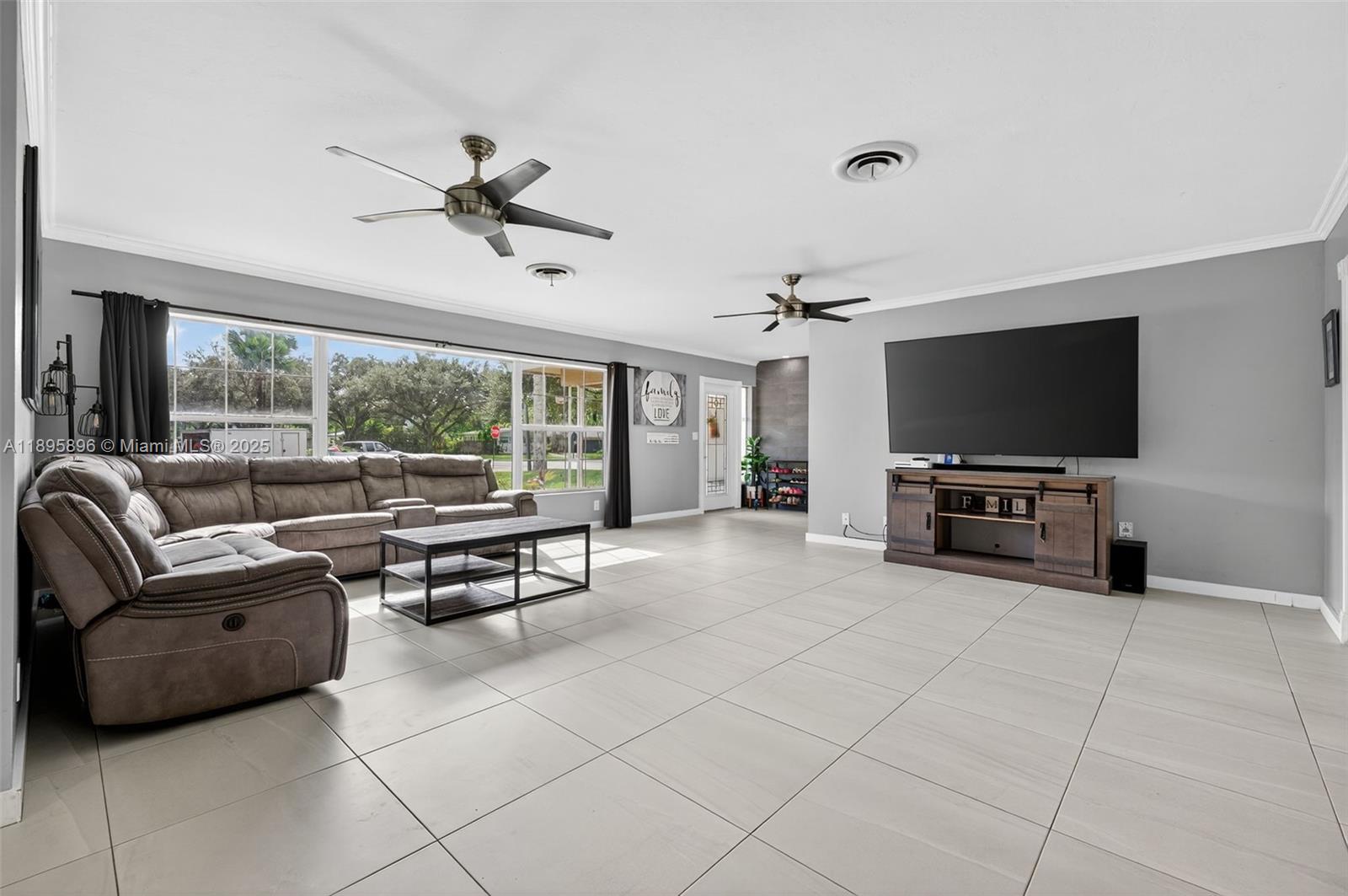 801 Holly Ln, Plantation